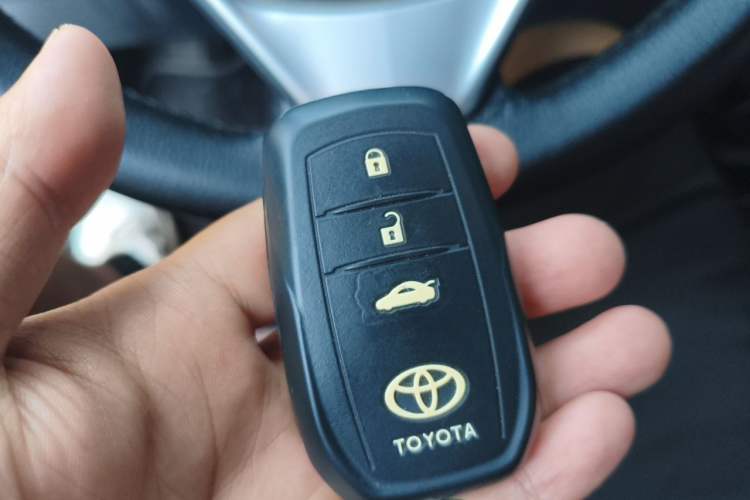 Used Toyota Corolla 2017 Revised Version 1.2T S-CVT GL Vehicle Key