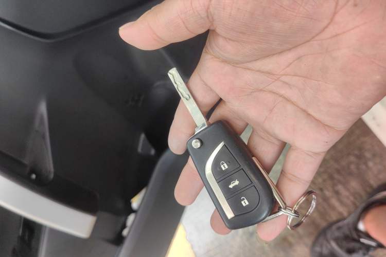 Used Toyota Corolla 2017 Revised Version 1.6L S-CVT GL Vehicle Key