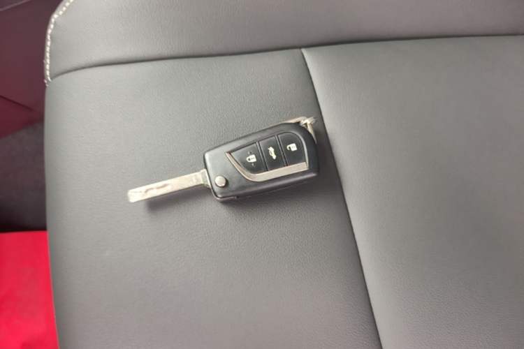 Used Toyota Corolla 2017 Revised Version 1.2T Manual GL Vehicle Key