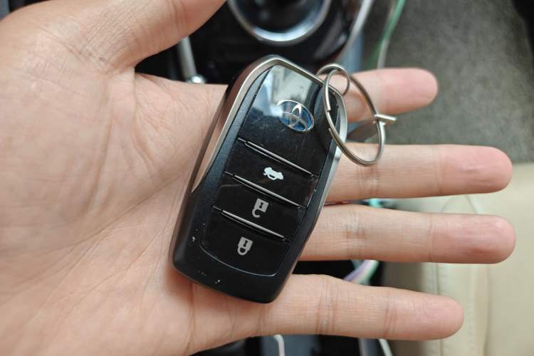 Used Toyota Corolla 2017 Revised Dual-Engine 1.8L E-CVT Elite Edition Vehicle Key