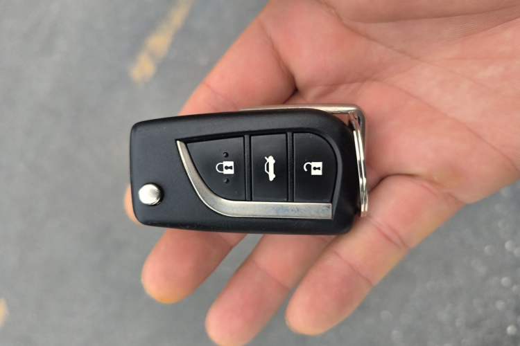 Used Toyota Corolla 2017 Revised Version 1.6L S-CVT GL Vehicle Key