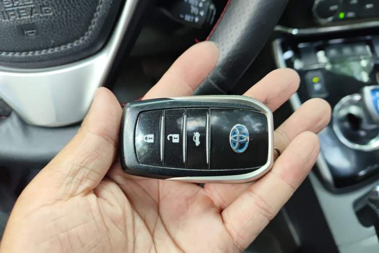 Used Toyota Corolla 2017 Revised Dual-Engine 1.8L E-CVT Elite Edition Vehicle Key