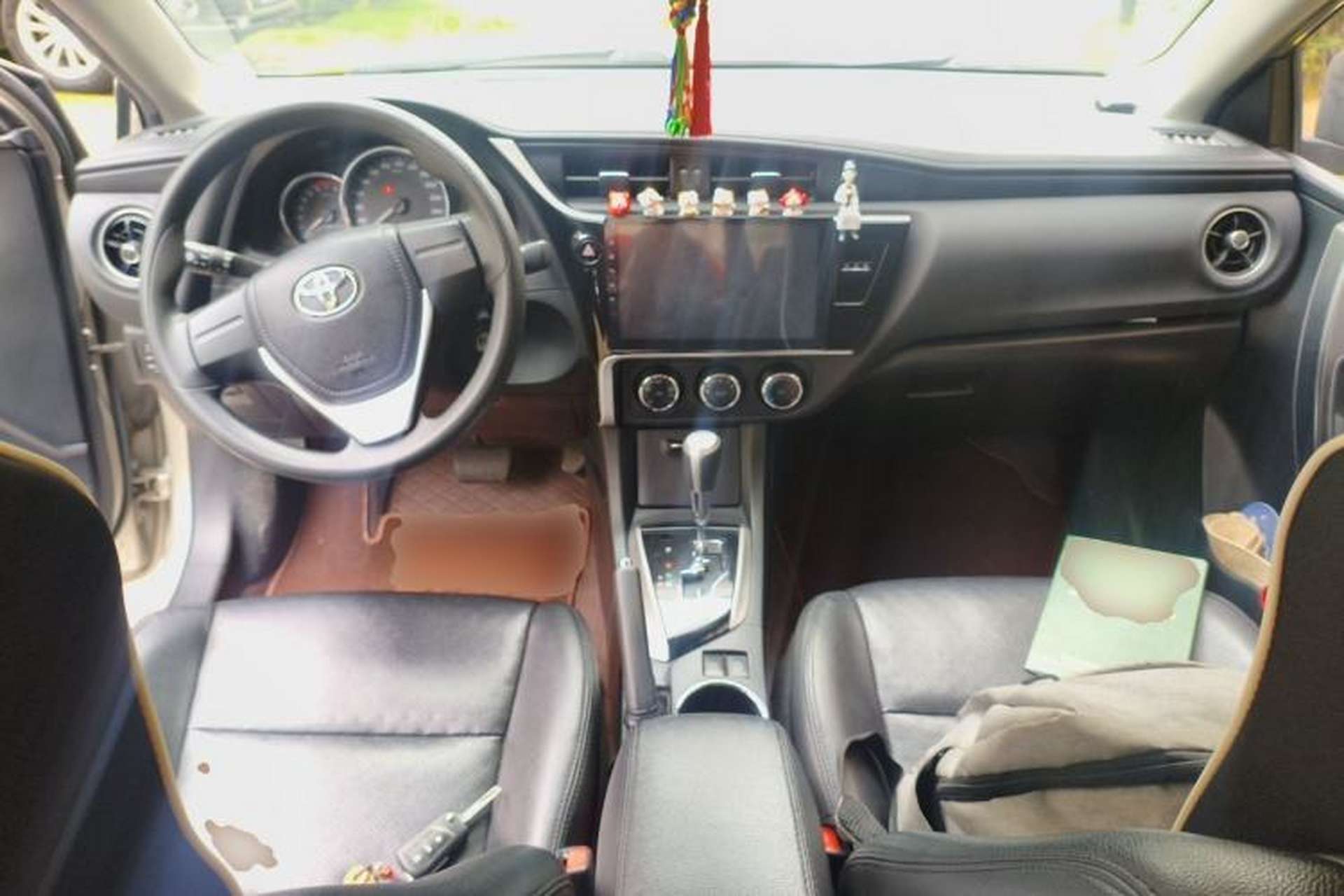 Used Toyota Corolla 2017 Revised Version 1.2T S-CVT GL Center Console