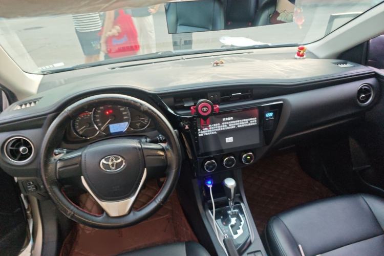 Used Toyota Corolla 2017 Revised Version 1.2T S-CVT GL Center Console
