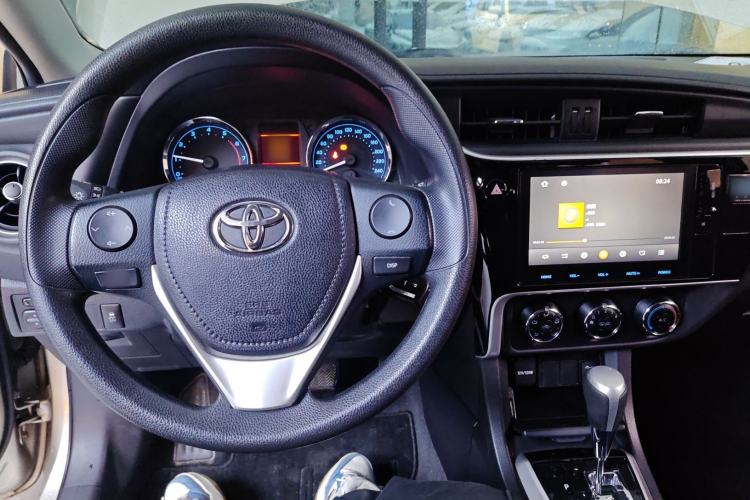 Used Toyota Corolla 2017 Revised Version 1.2T S-CVT GL-i Center Console