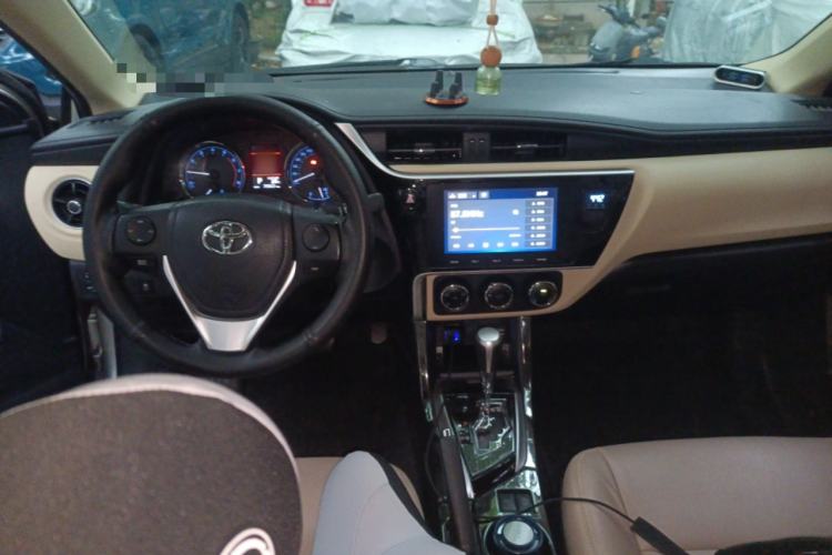 Used Toyota Corolla 2017 Revised Version 1.2T S-CVT GL-i Center Console