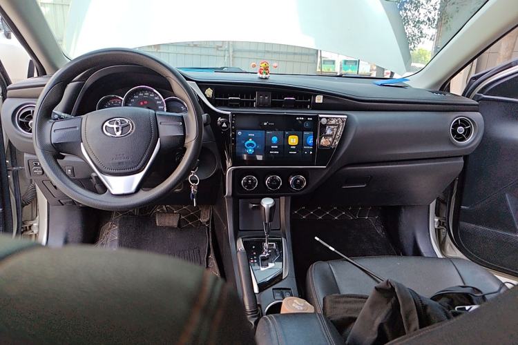 Used Toyota Corolla 2017 Revised Version 1.2T S-CVT GL Center Console