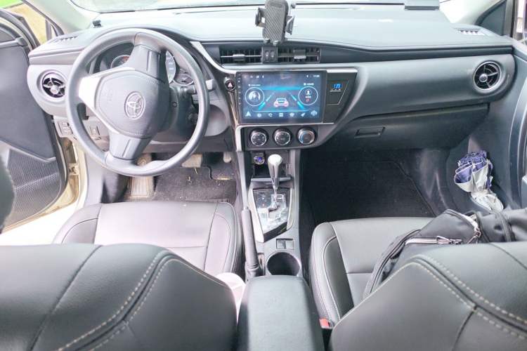 Used Toyota Corolla 2017 Revised Version 1.2T S-CVT GL Center Console