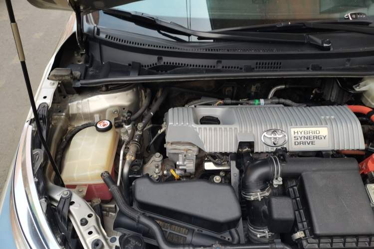 Used Toyota Corolla 2017 Revised Dual-Engine 1.8L E-CVT Elite Edition Engine Bay Right