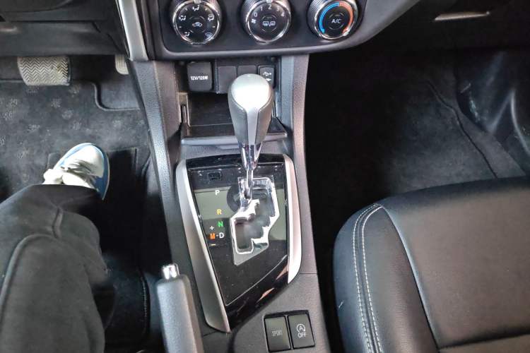 Used Toyota Corolla 2017 Revised Version 1.2T S-CVT GL-i Gear Lever