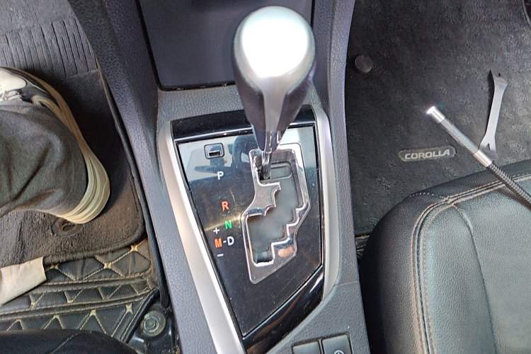 Used Toyota Corolla 2017 Revised Version 1.2T S-CVT GL Gear Lever