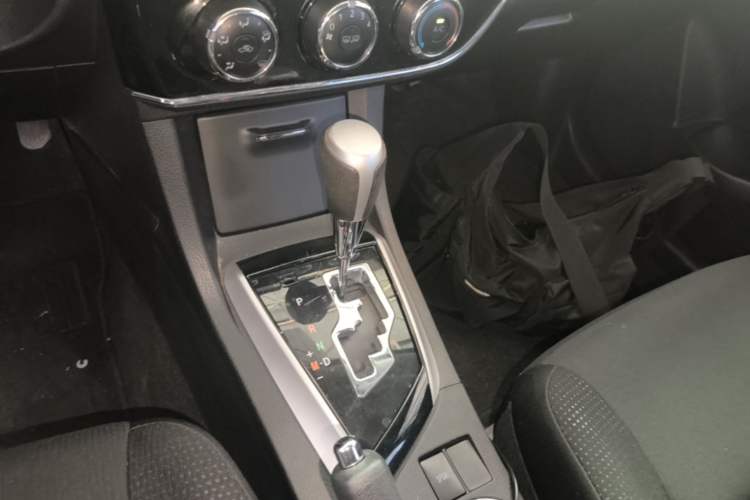 Used Toyota Corolla 2017 Revised Version 1.6L S-CVT GL Gear Lever