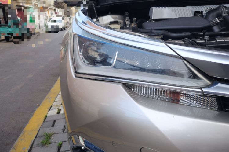 Used Toyota Corolla 2017 Revised Dual-Engine 1.8L E-CVT Elite Edition Right Front Headlight