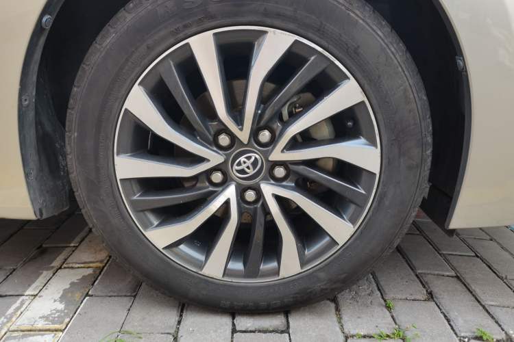 Used Toyota Corolla 2017 Revised Dual-Engine 1.8L E-CVT Elite Edition Right Front Wheel Hub