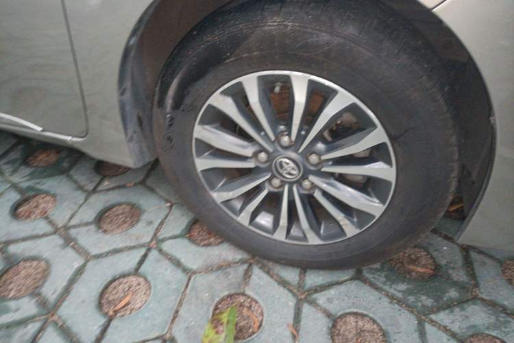 Used Toyota Corolla 2017 Revised Version 1.2T S-CVT GL-i Right Front Wheel Hub