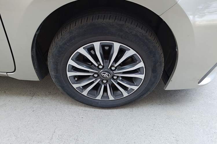Used Toyota Corolla 2017 Revised Version 1.2T S-CVT GL Right Front Wheel Hub