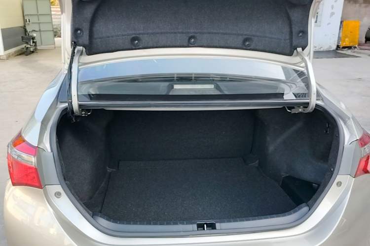 Used Toyota Corolla 2017 Revised Version 1.2T S-CVT GL Trunk