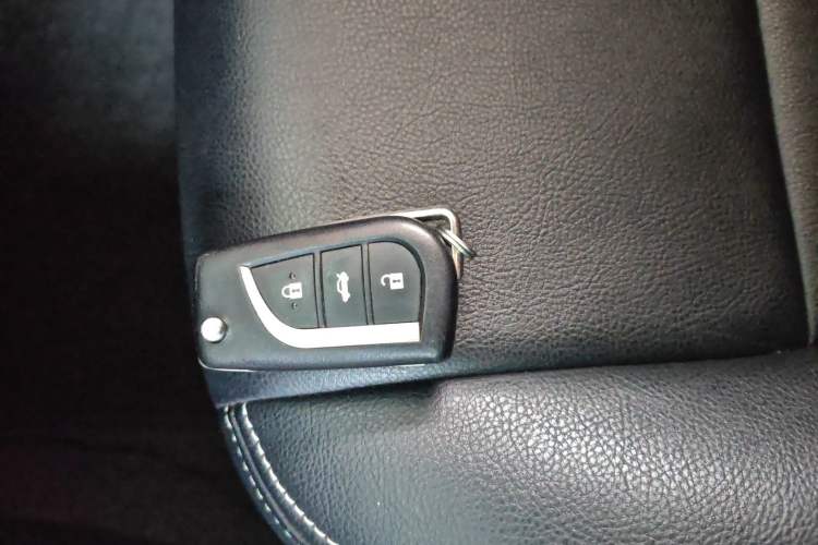 Used Toyota Corolla 2017 Revised Version 1.2T S-CVT GL-i Vehicle Key