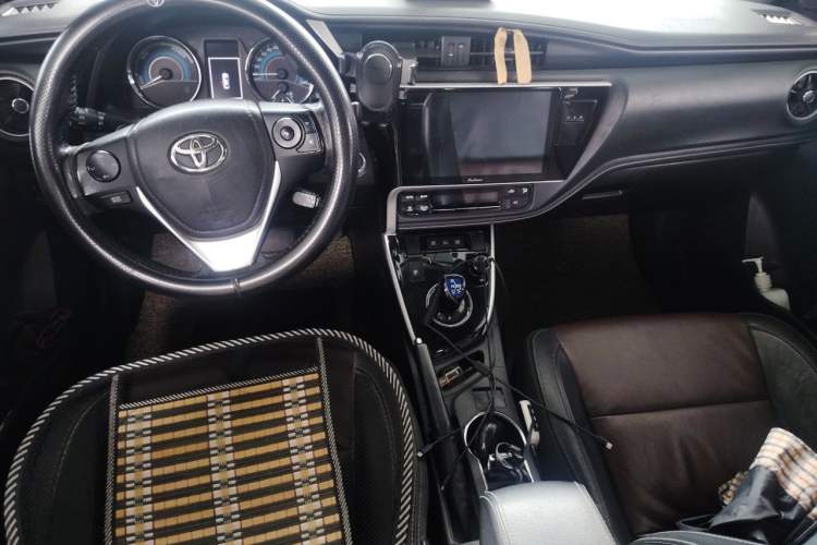 Used Toyota Corolla 2018 Dual-Engine 1.8L E-CVT Smart Edition Center Console