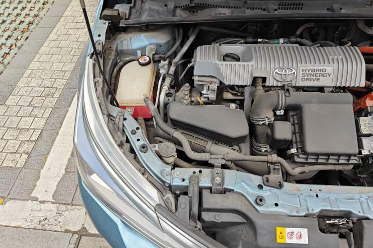 Used Toyota Corolla 2018 Dual-Engine 1.8L E-CVT Smart Edition Engine Bay Right
