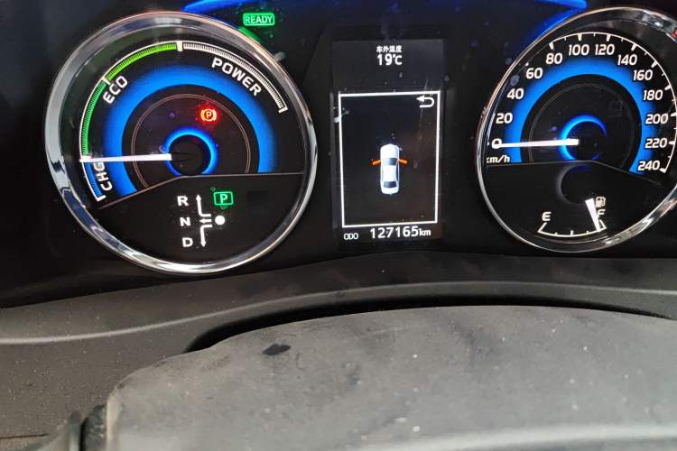 Used Toyota Corolla 2018 Dual-Engine 1.8L E-CVT Smart Edition Odometer Close Up