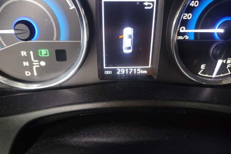 Used Toyota Corolla 2018 Dual-Engine 1.8L E-CVT Smart Edition Odometer Close Up