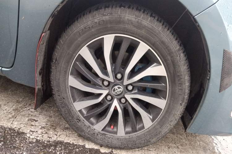 Used Toyota Corolla 2018 Dual-Engine 1.8L E-CVT Smart Edition Right Front Wheel Hub