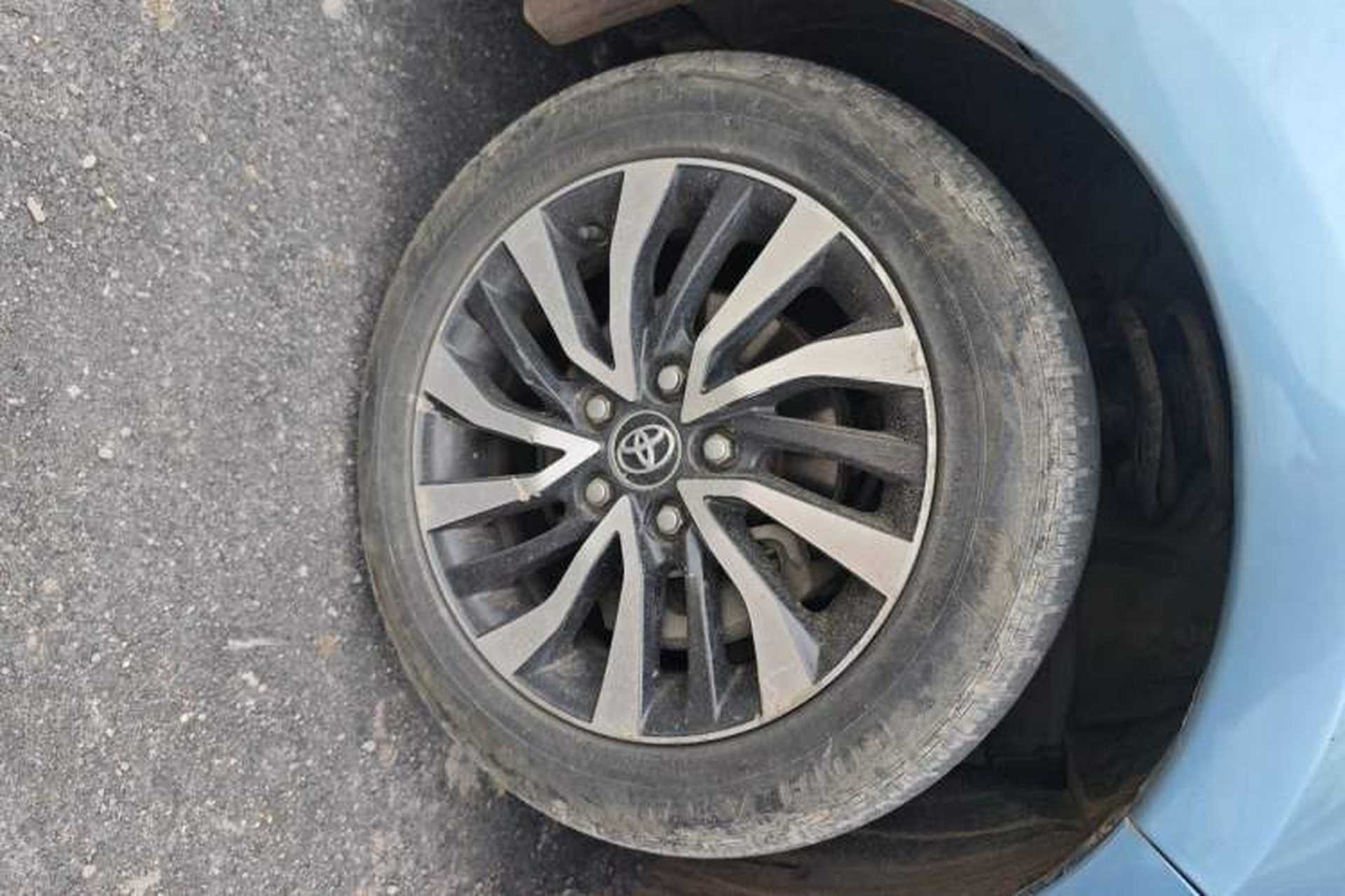 Used Toyota Corolla 2018 Dual-Engine 1.8L E-CVT Smart Edition Right Front Wheel Hub