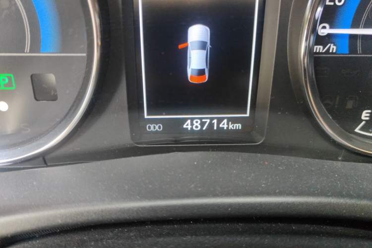 Used Toyota Corolla 2018 Dual-Engine 1.8L E-CVT Smart Edition Odometer Close Up