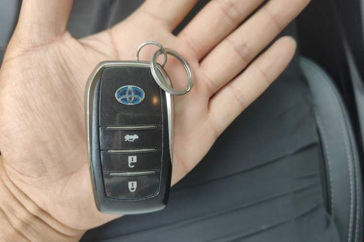 Used Toyota Corolla 2018 Dual-Engine 1.8L E-CVT Smart Edition Vehicle Key