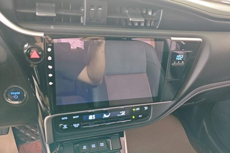 Used Toyota Corolla 2018 Dual-Engine 1.8L E-CVT Smart Edition Audio And AC Panel