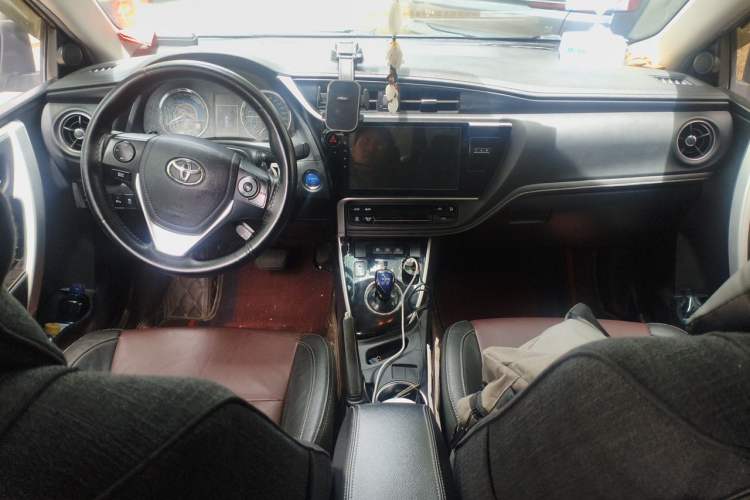 Used Toyota Corolla 2018 Dual-Engine 1.8L E-CVT Smart Edition Center Console