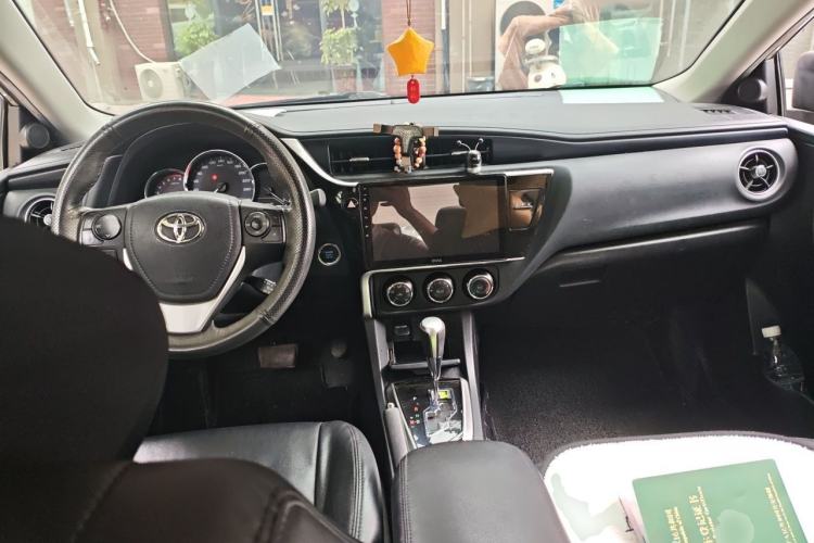Used Toyota Corolla 2018 1.2T S-CVT GL Smart Enjoyment Version Center Console