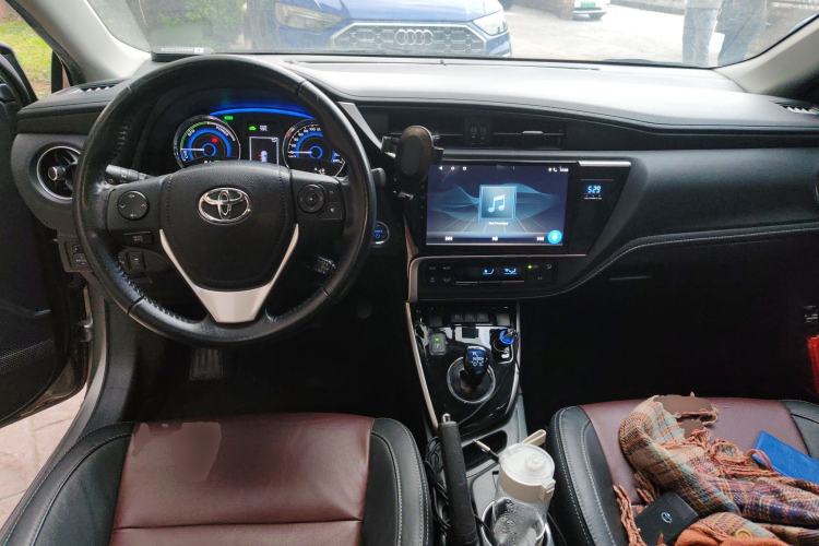 Used Toyota Corolla 2018 Dual-Engine 1.8L E-CVT Smart Edition Center Console