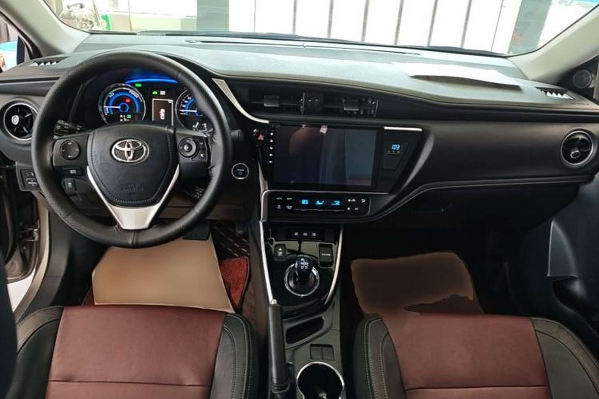 Used Toyota Corolla 2018 Dual-Engine 1.8L E-CVT Smart Edition Center Console