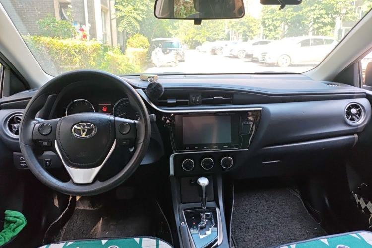 Used Toyota Corolla 2018 1.2T S-CVT GL-i Zhihui Edition Center Console