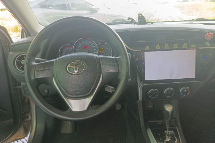 Used Toyota Corolla 2018 1.2T S-CVT GL Smart Enjoyment Version Center Console