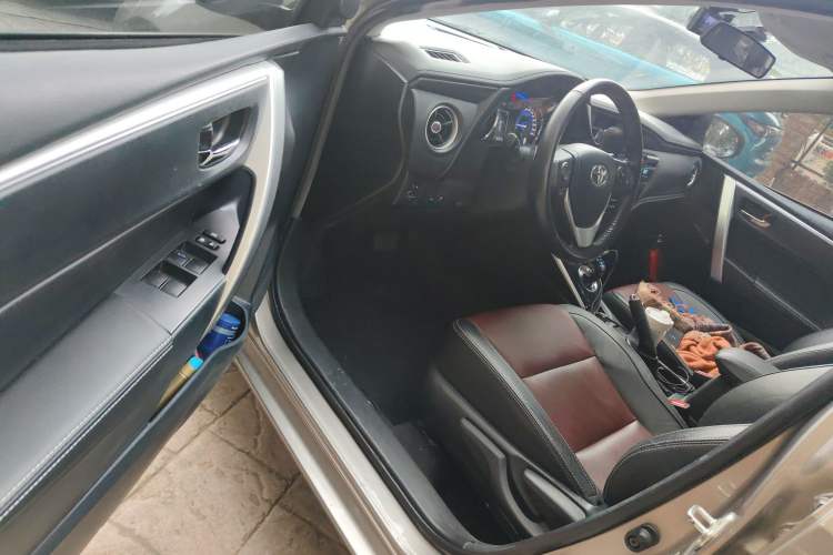 Used Toyota Corolla 2018 Dual-Engine 1.8L E-CVT Smart Edition Driver Seat