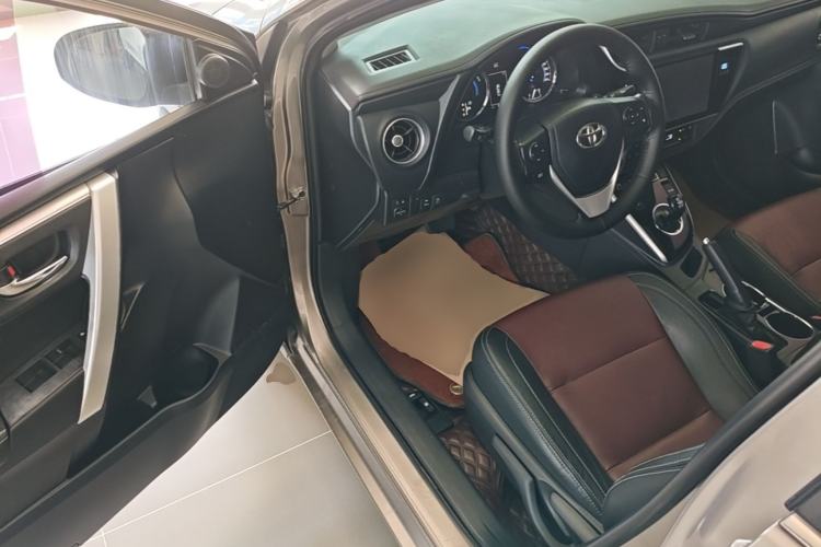 Used Toyota Corolla 2018 Dual-Engine 1.8L E-CVT Smart Edition Driver Seat