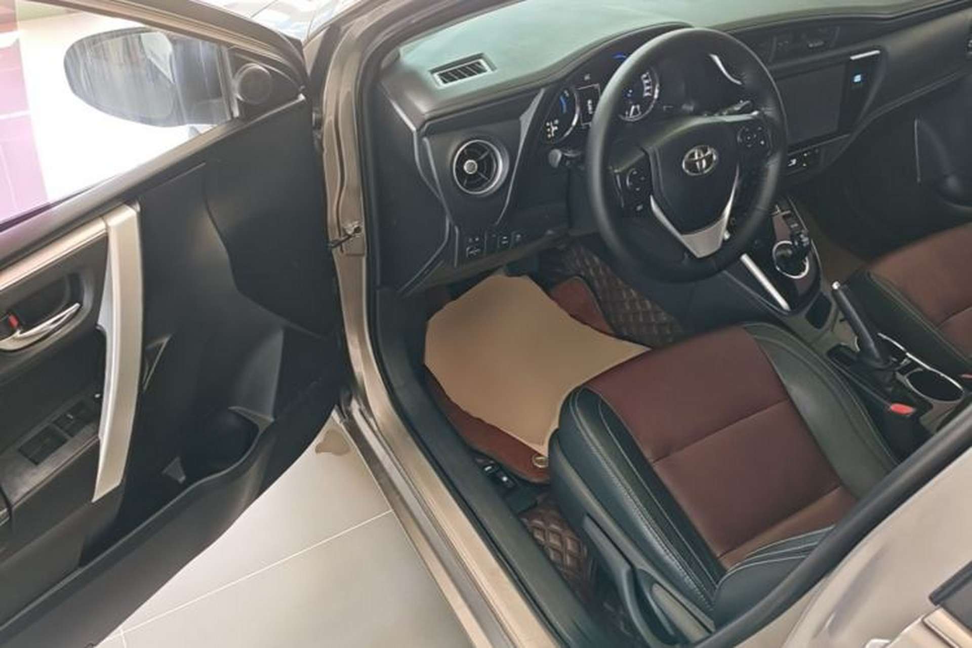 Used Toyota Corolla 2018 Dual-Engine 1.8L E-CVT Smart Edition Driver Seat