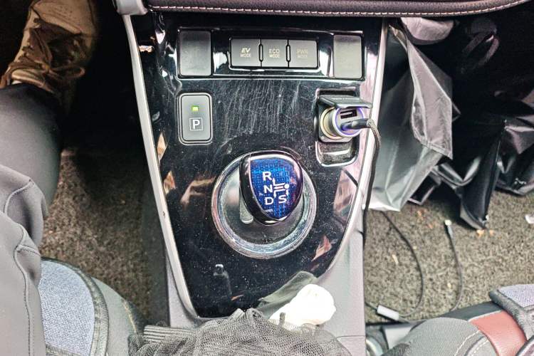 Used Toyota Corolla 2018 Dual-Engine 1.8L E-CVT Smart Edition Gear Lever