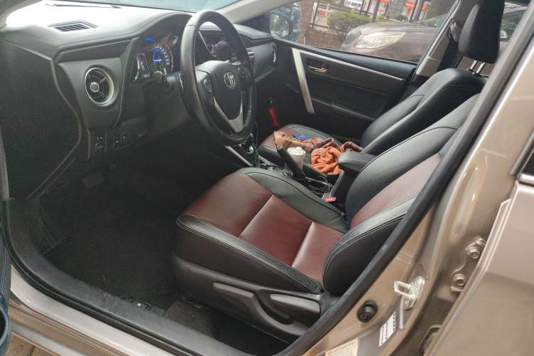 Used Toyota Corolla 2018 Dual-Engine 1.8L E-CVT Smart Edition Left Front Seat