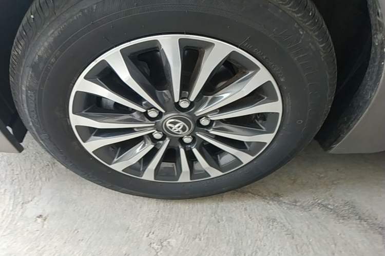Used Toyota Corolla 2018 1.2T S-CVT GL Smart Enjoyment Version Left Front Wheel Hub
