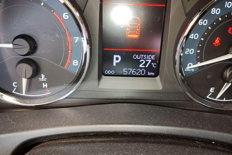 Used Toyota Corolla 2018 1.2T S-CVT GL-i Zhihui Edition Odometer Close Up