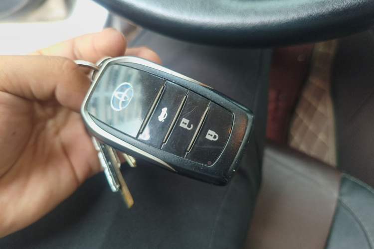 Used Toyota Corolla 2018 Dual-Engine 1.8L E-CVT Smart Edition Vehicle Key