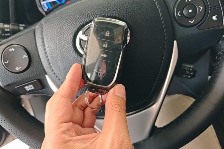 Used Toyota Corolla 2018 Dual-Engine 1.8L E-CVT Smart Edition Vehicle Key