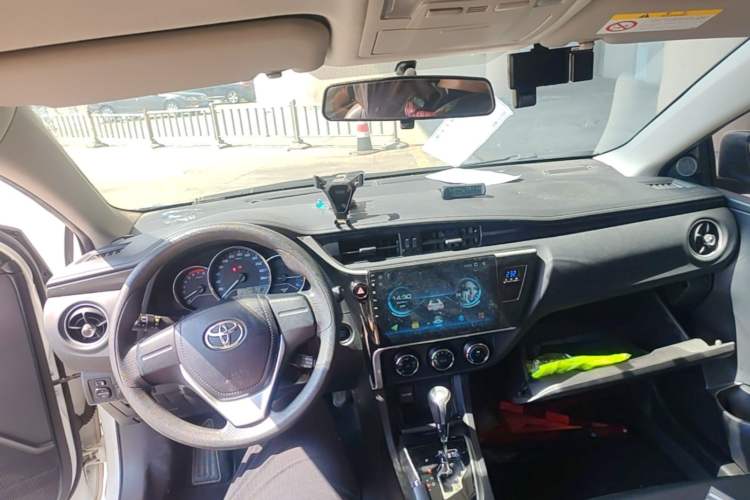 Used Toyota Corolla 2018 1.2T S-CVT GL Smart Enjoyment Version Center Console