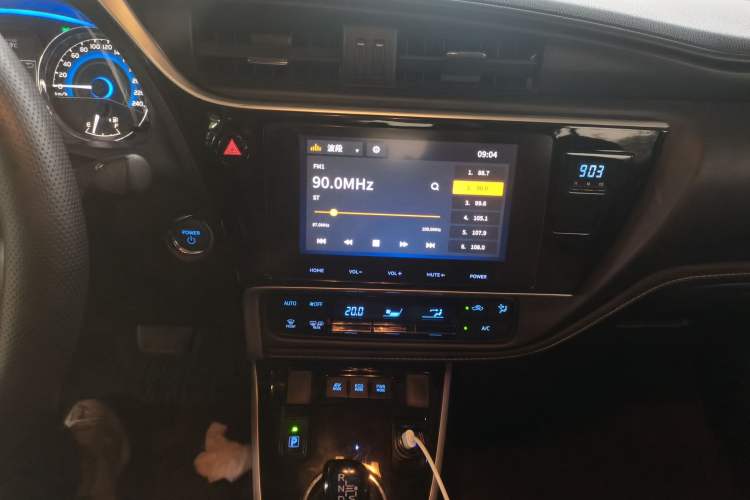 Used Toyota Corolla 2018 Dual-Engine 1.8L E-CVT Smart Edition Audio And AC Panel