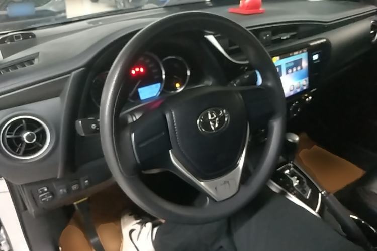 Used Toyota Corolla 2018 1.2T S-CVT GL Smart Enjoyment Version Center Console