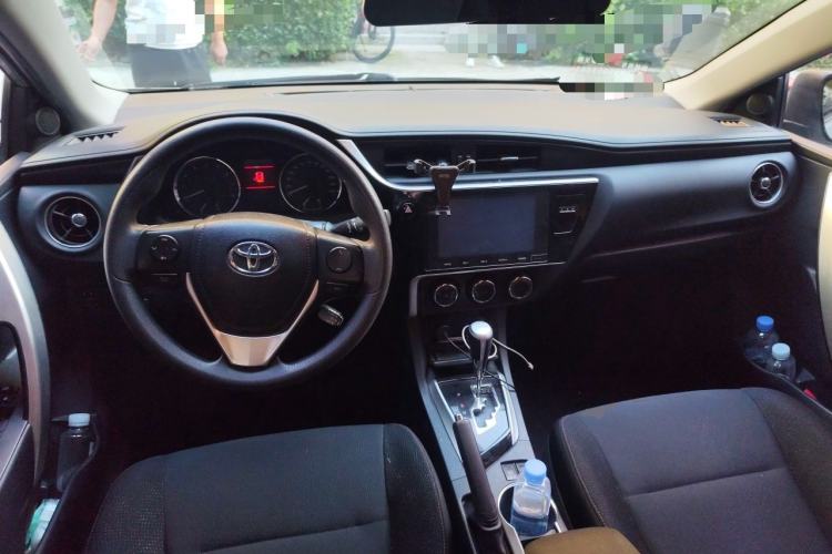Used Toyota Corolla 2018 1.2T S-CVT GL-i Zhihui Edition Center Console